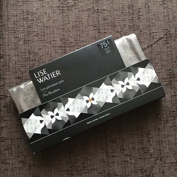 Lise Watier, pouch with makeup brushes - Picture 2 of 5